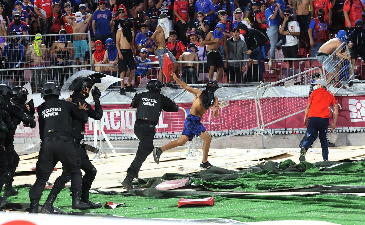 La polémica por el castigo a la U:”Se fueron al chancho; incendiar el estadio ya no es…”