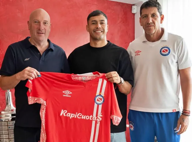 Iván Morales fue presentado como flamante nuevo jugador de Argentinos Juniors.