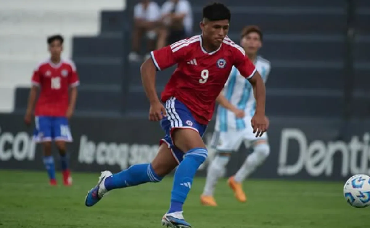 Amaro Pérez: contrato a los 15 años y goles con la Roja Amaro Pérez: contrato a los 15 años y goles con la Roja