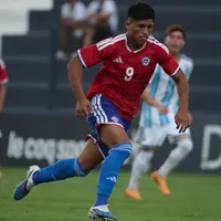 Firmó contrato a los 15 años y brilla con la Roja en Argentina