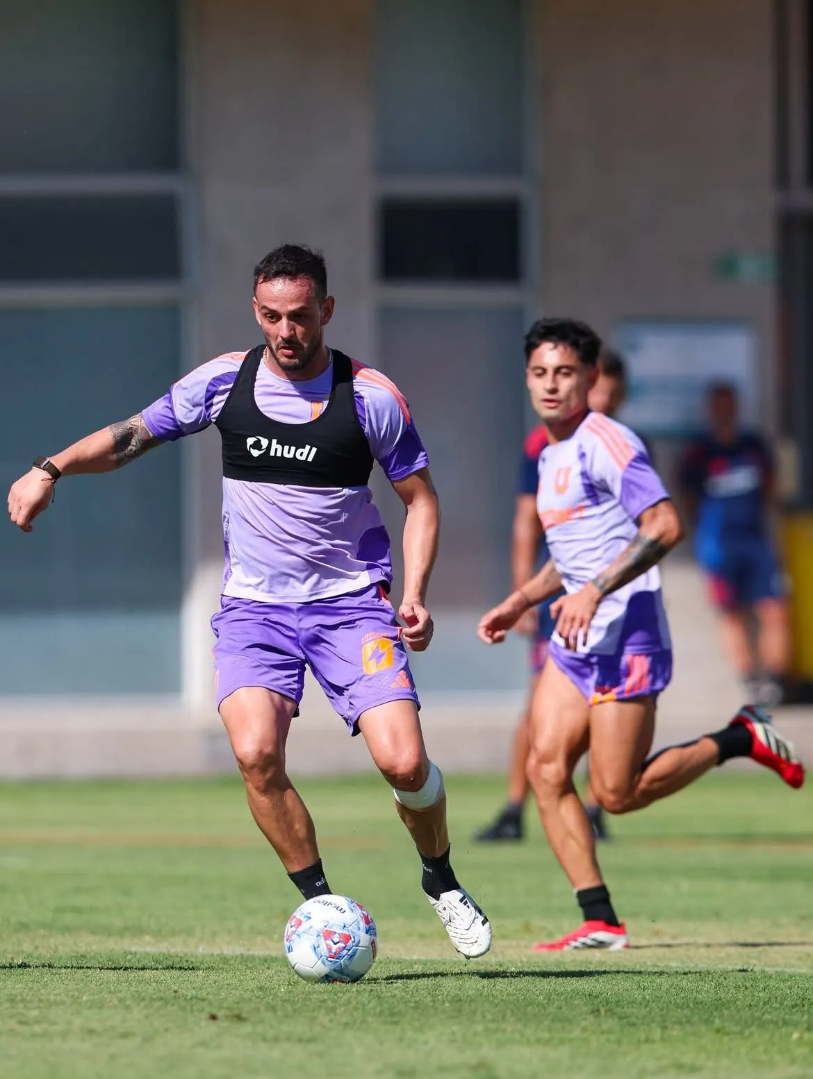 Octavio Rivero ya se mostró haciendo fútbol en la semana en la U. Foto: U de Chile.