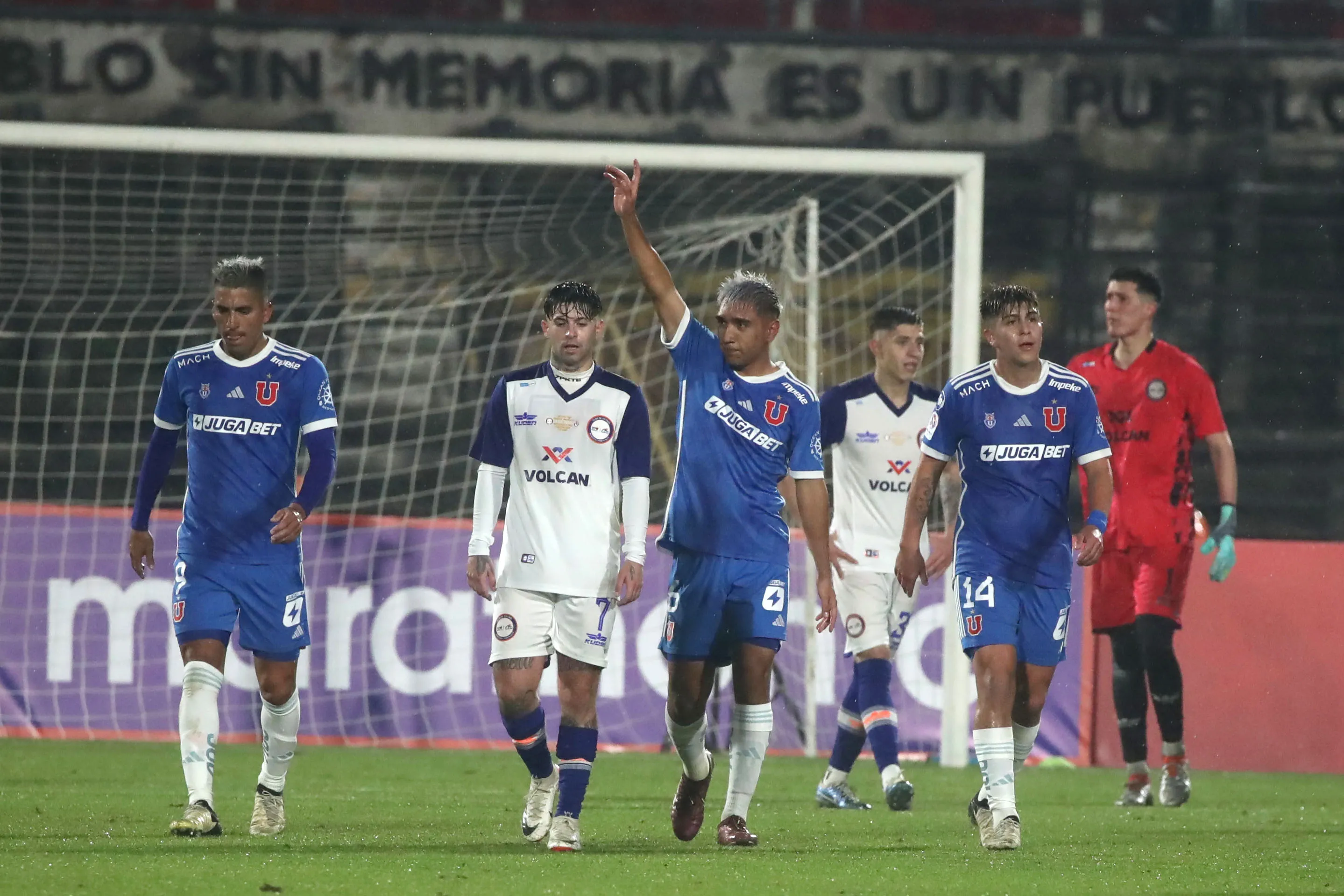 Renato Cordero regresó de préstamo a la U, pero no tiene espacio con Paqui. Foto: Jonnathan Oyarzun/Photosport