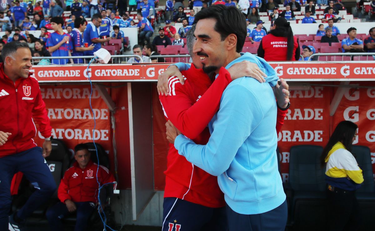 Paqui Meneghini le copia desesperada medida a Gustavo Álvarez en U de Chile