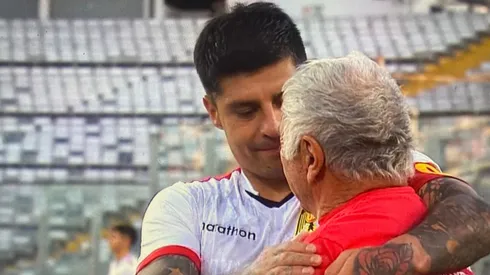 El gesto de Pato Rubio con Caszely al ir a abrazarlo en el Monumental
