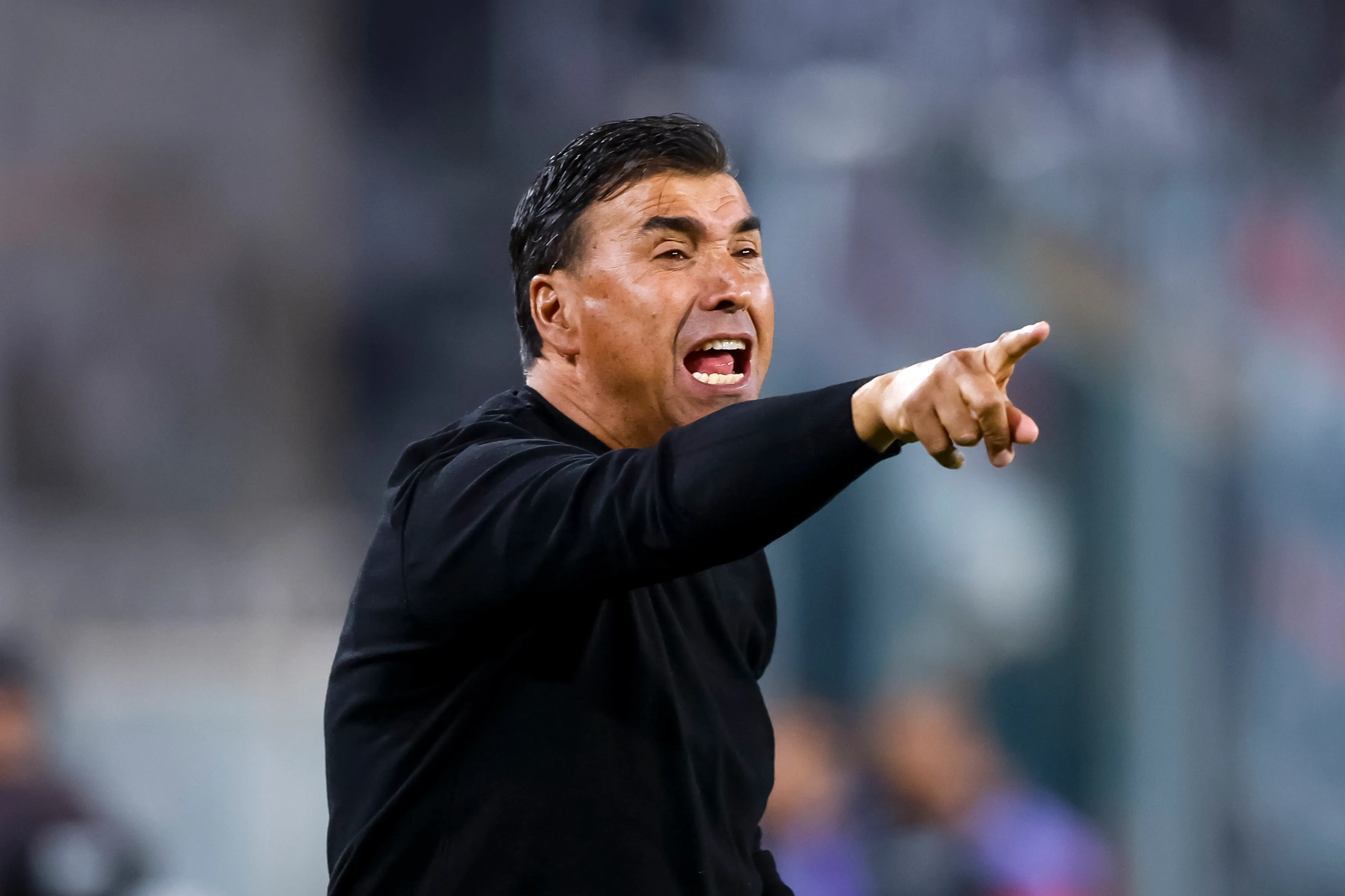 Héctor Robles como DT de Wanderers, donde fue campeón como jugador. (Pepe Alvujar/Photosport).