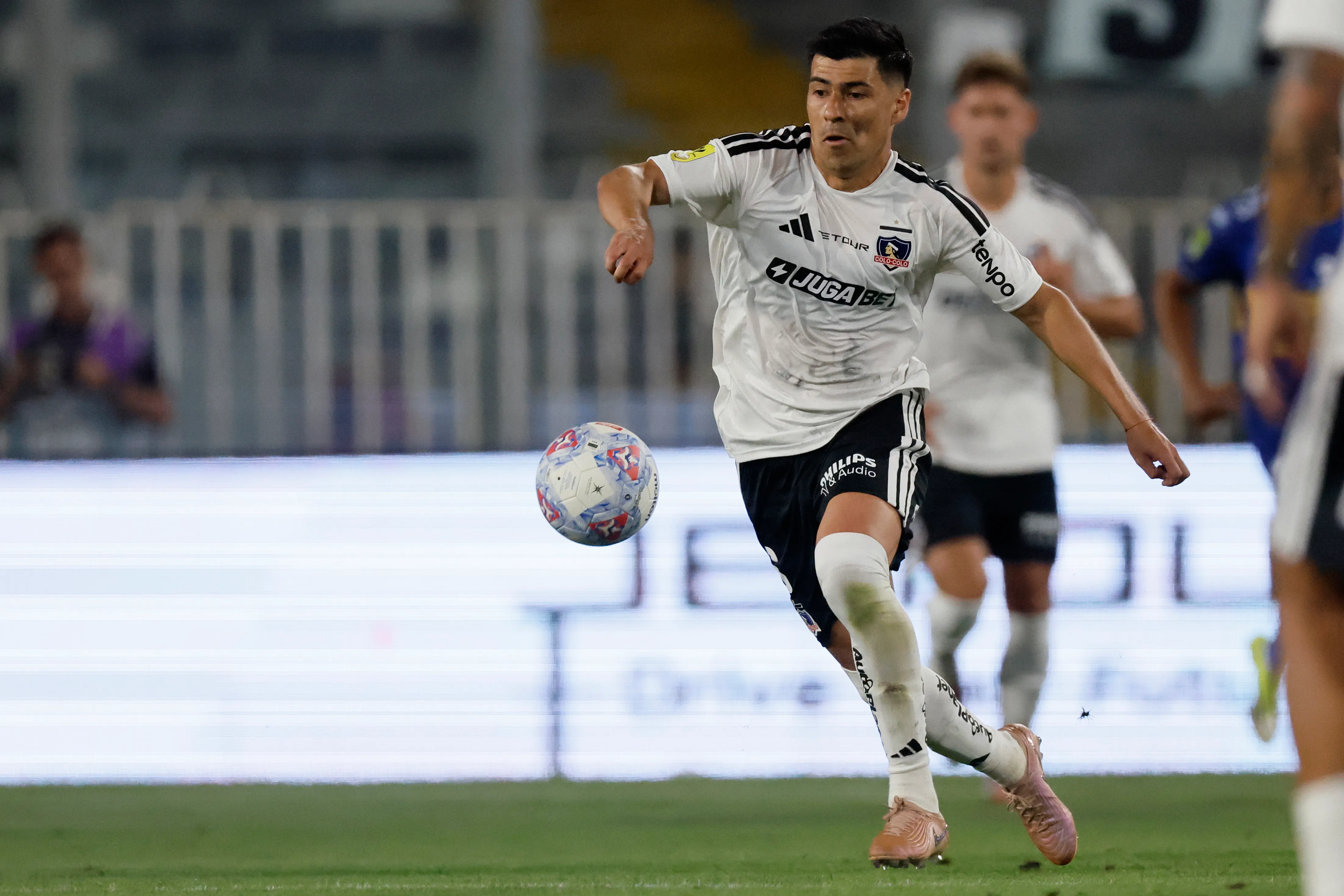 Tomás Alarcón ha sido titular en Colo Colo de la mano de Fernando Ortiz. | Foto: Photosport.