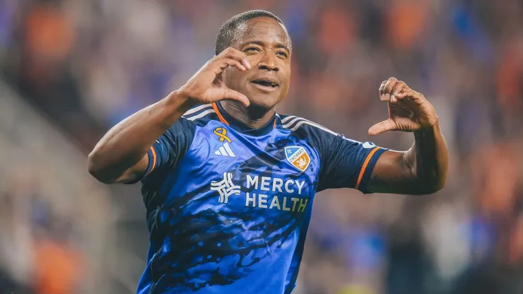 Sergio Santos jugando en la MLS.
