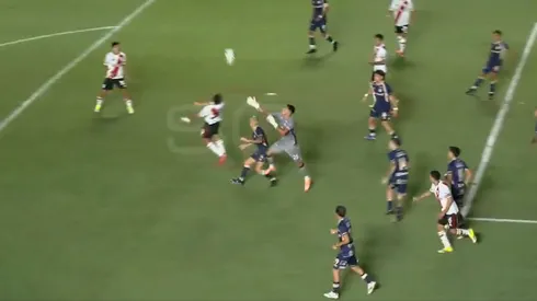 Brayan Cortés pudo protagonizar el blooper de la fecha en el triunfo de Argentinos frente a River Plate.