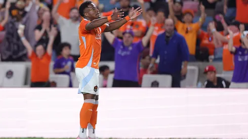 Sergio Santos jugando en la MLS.