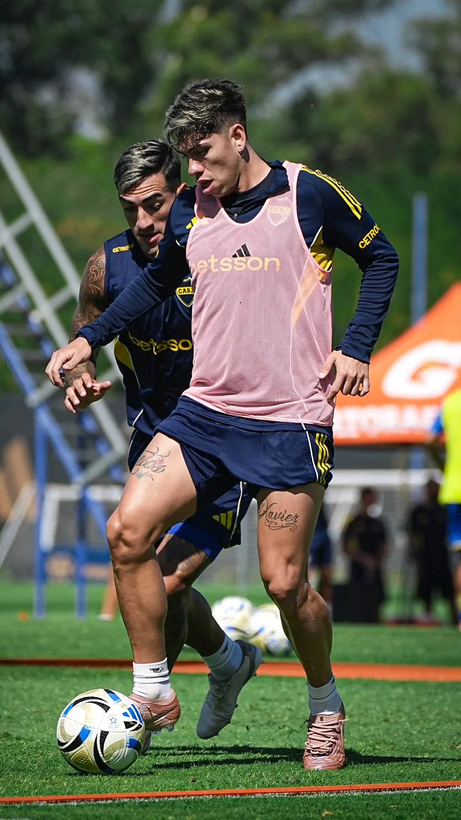 Carlos Palacios entrena en Boca Juniors con los Tiempo Maestro de Nike.