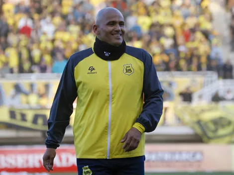 Chupete Suazo sale en ayuda de Paqui Meneghini en la U