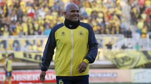 Humberto Suazo ayudará a la U con un partido amistoso.