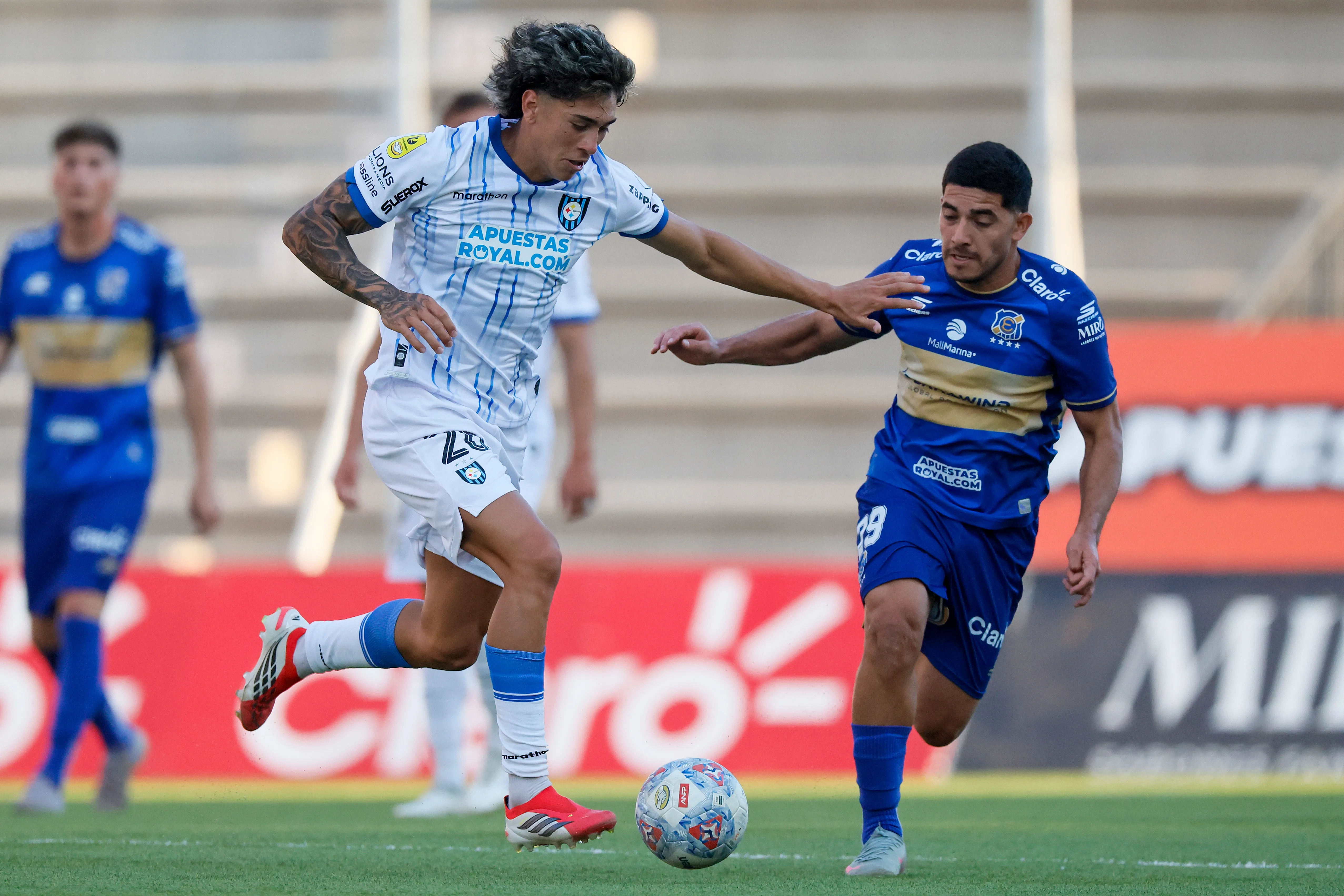 Maximiliano Gutiérrez tuvo una gran tarde con Huachipato en su visita a Everton en este inicio de la fecha 3. | Foto: Photosport.