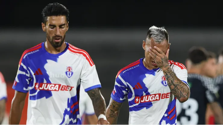 Tras el partido ante Palestino, la U tomó rumbo inmediato al CDA.