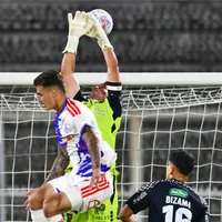 Palestino le toca la oreja a la U tras agónico y discutible gol anulado