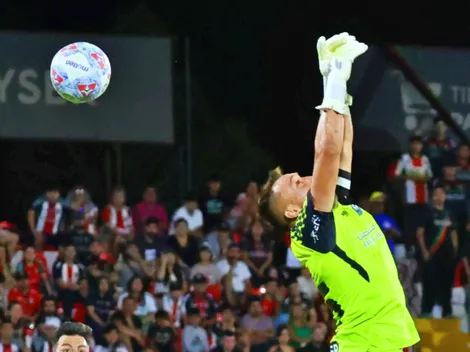 Plantel de Palestino levanta al Zanahoria Pérez tras su infantil error