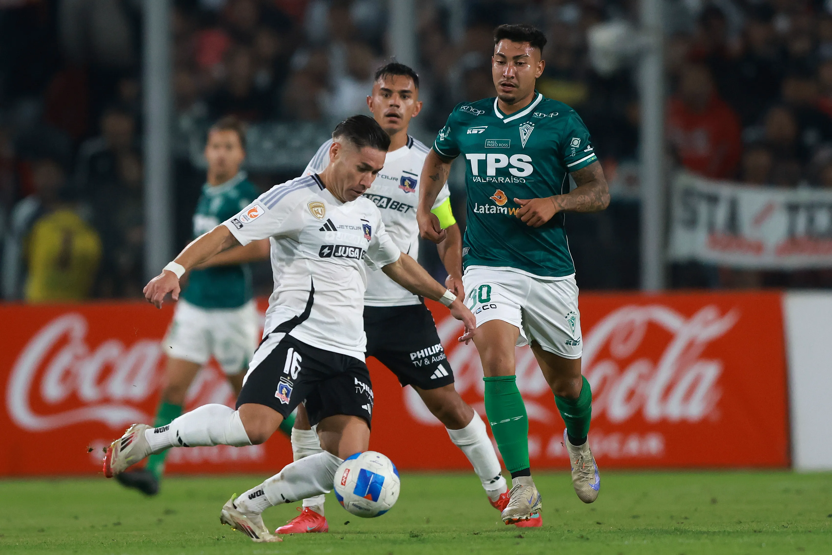Óscar Opazo se acerca a Everton. Foto: Felipe Zanca/Photosport