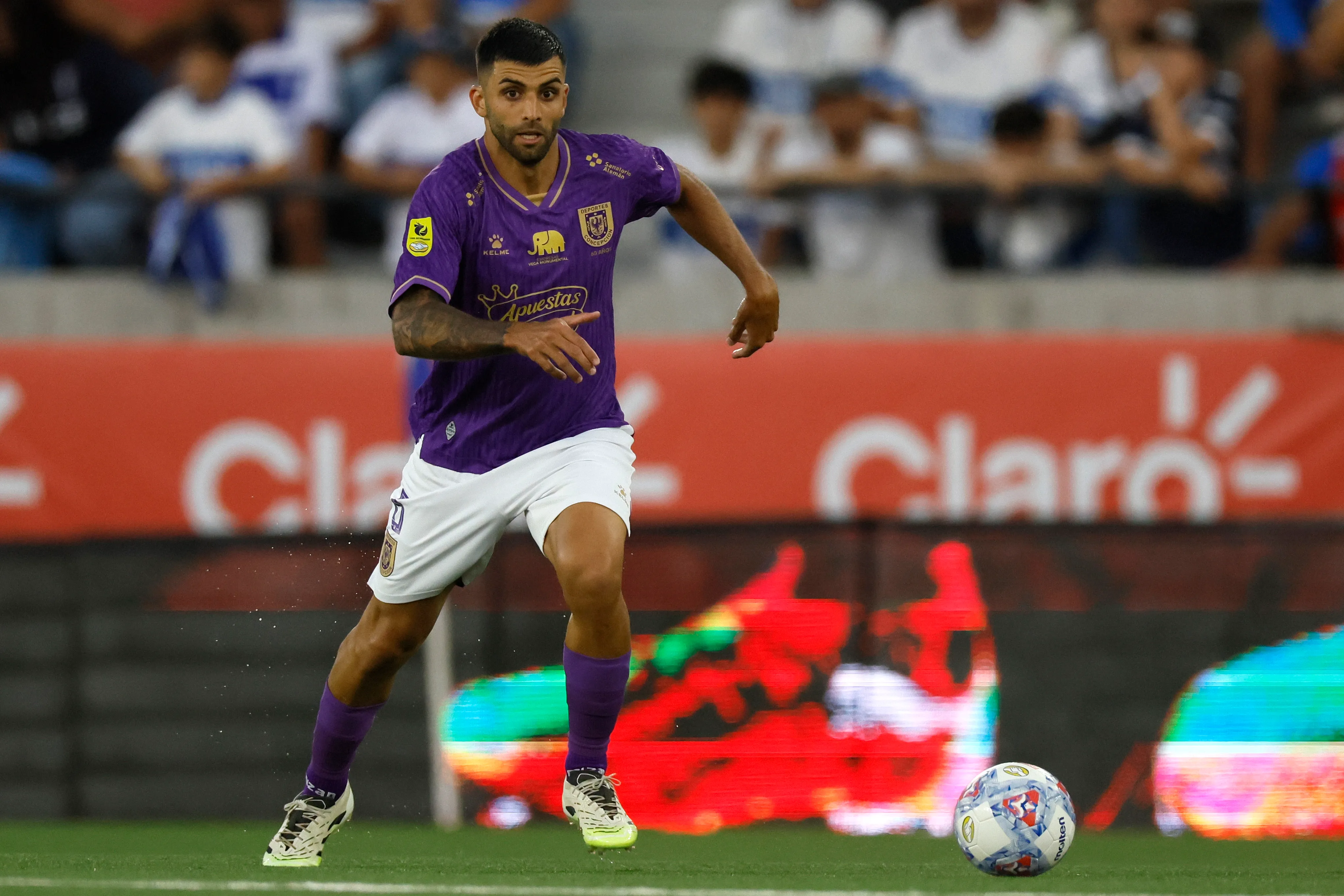Mauricio Vera en el partido ante la UC /Photosport
