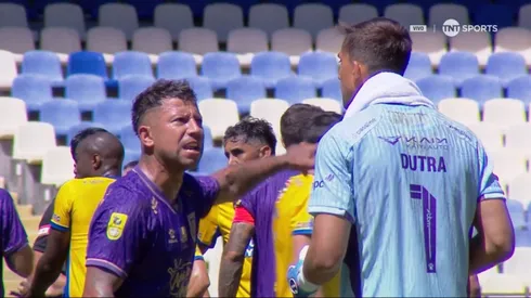 Leonardo Valencia y César Dutra tuvieron un cruce al cabo del primer tiempo.