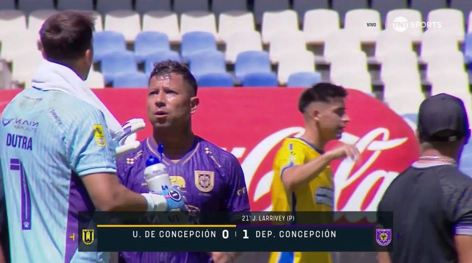 Leo Valencia y César Dutra tuvieron un caldeado diálogo. (Captura TNT Sports).