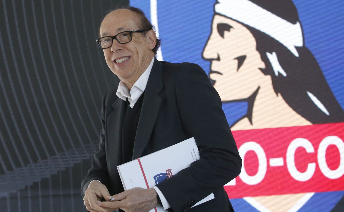 Alfredo Stöhwing se refiere al fallecimiento de importante integrante de Blanco y Negro: “Un gran colocolino”