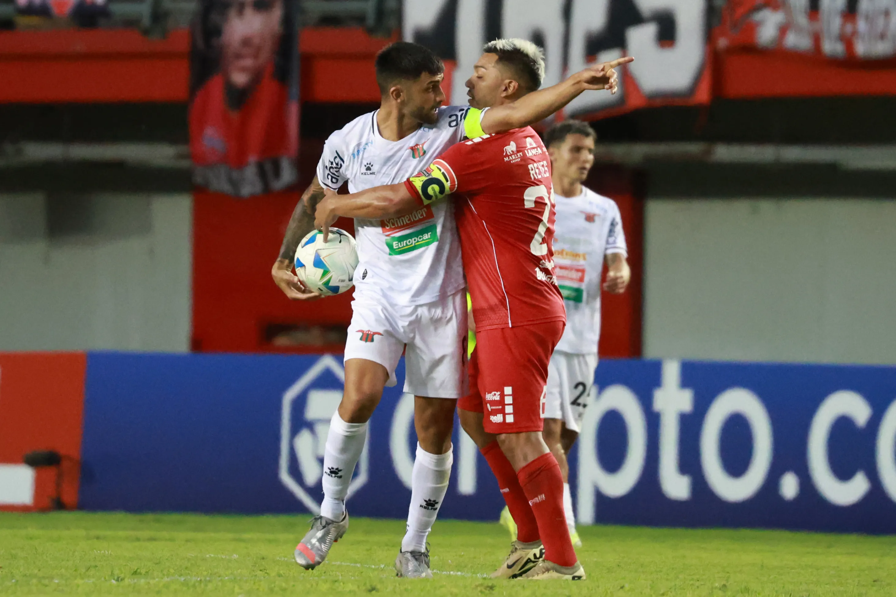 Mauricio Vera enfrentó a Ñublense en la Copa Libertadores 2025. (Eduardo Fortes/Photosport).