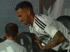 Video: Javier Correa sale lesionado y enloquece en el banco