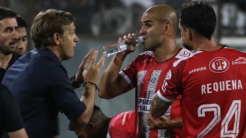 Martín Cicotello da indicaciones a Sebastián Sáez y Juan Manuel Requena.