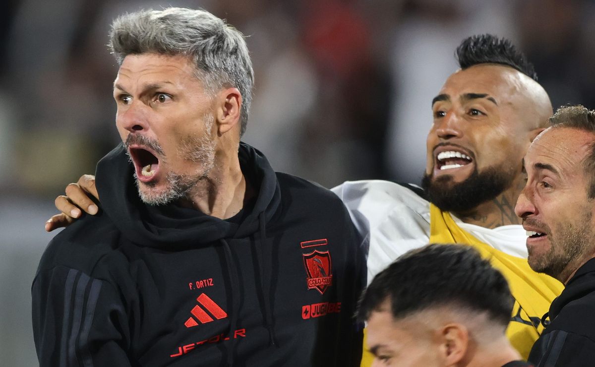 No pasó piola: el eufórico abrazo de paz de Arturo Vidal y Fernando Ortiz en Colo Colo