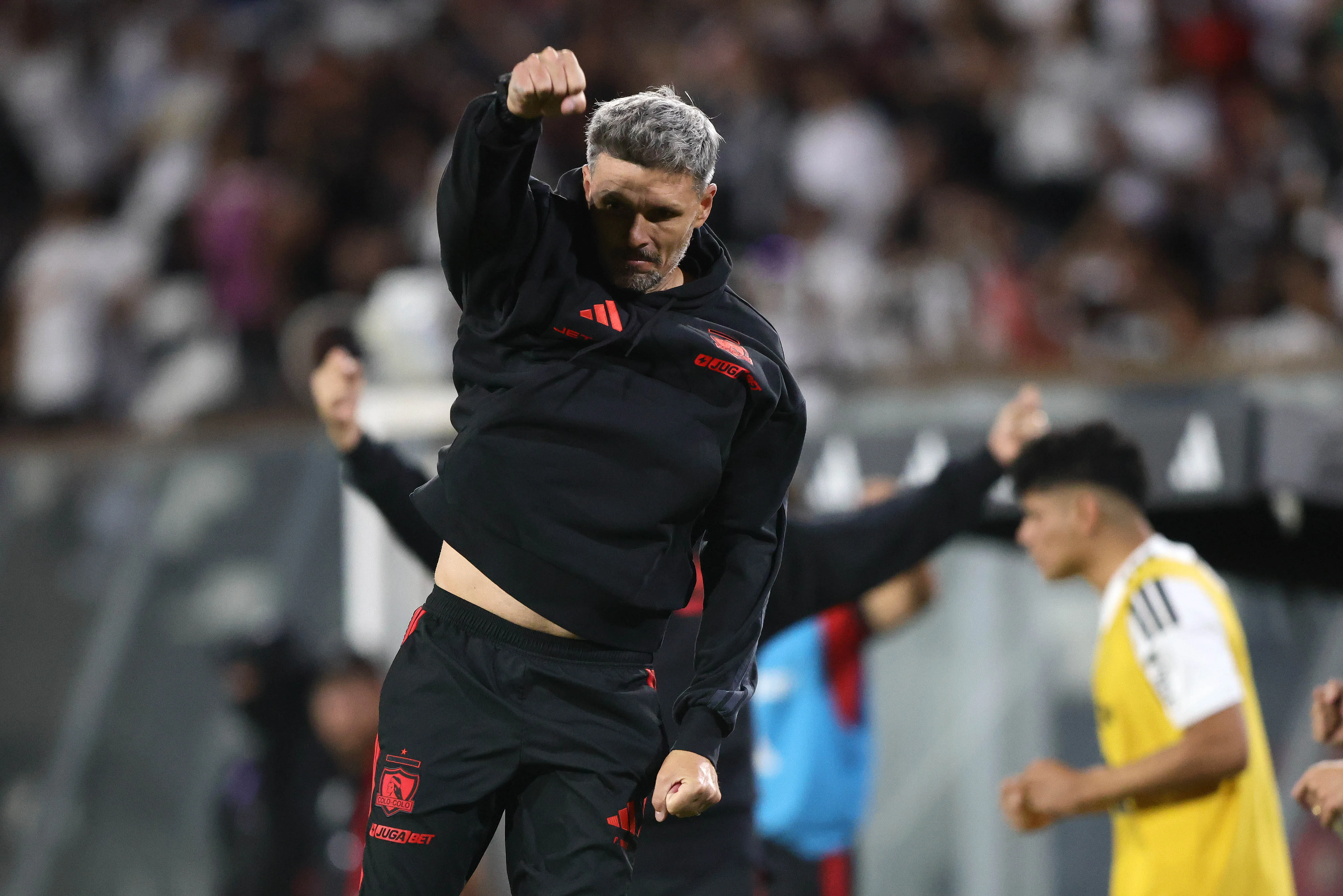 Fernando Ortiz celebró con todo el triunfo de Colo Colo. Foto: Felipe Zanca/Photosport