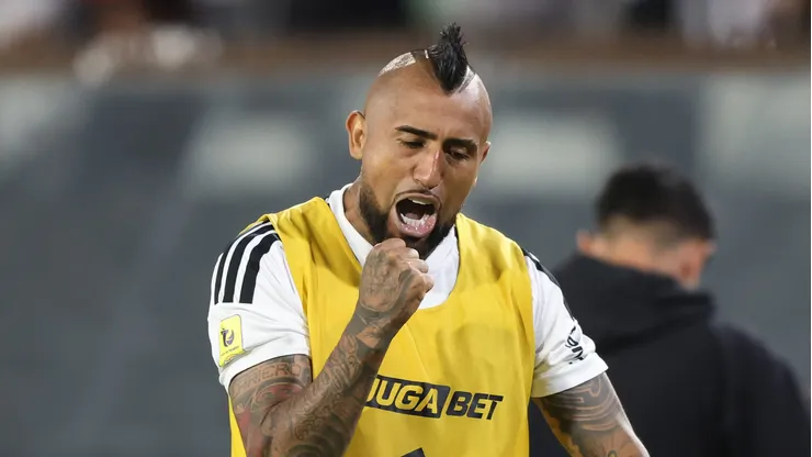 Arturo Vidal fue figura en Colo Colo ante La Calera