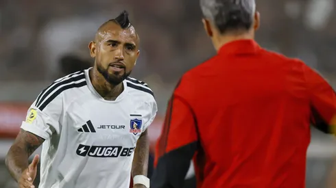 Arturo Vidal deja a un lado sus problemas con Fernando Ortiz en Colo Colo.