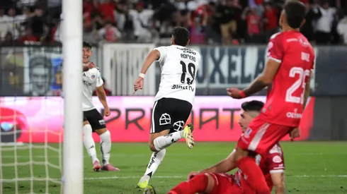 Maximiliano Romero celebrando en Colo Colo.