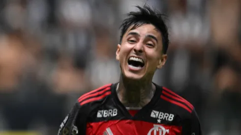 Erick Pulgar la rompe en Brasil.