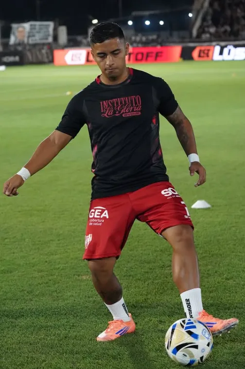 Nicolás Guerra en Instituto de Córdoba.
