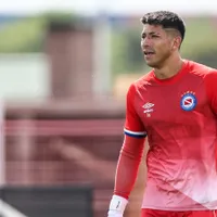 "Arquero de equipo grande": locura argentina por Brayan Cortés