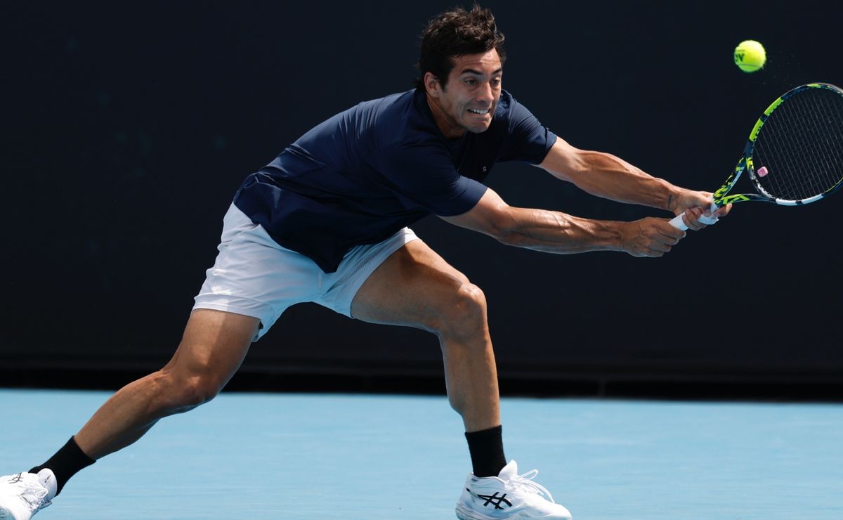 Cristian Garin cae en el ATP 500 de Río en emotivo regreso tras pérdida de su padre