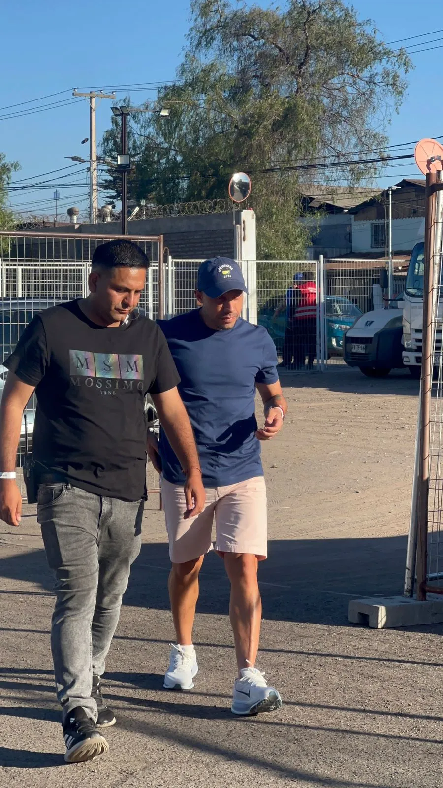 Marcelo Díaz acompañó a sus compañeros en La Cisterna. Foto: Cristián Fajardo / Redgol.