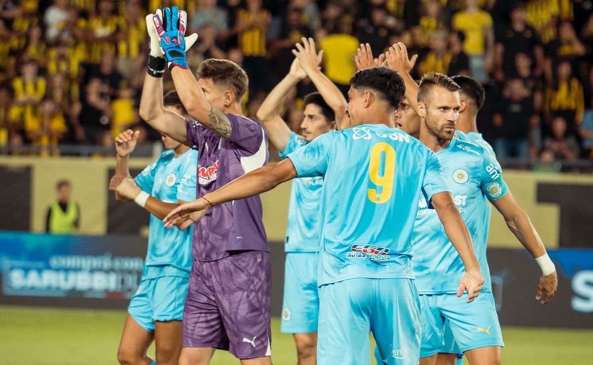 ¡Ahora es un mega crack! Impactante golazo de chileno de Salomón Rodríguez da la vuelta al mundo