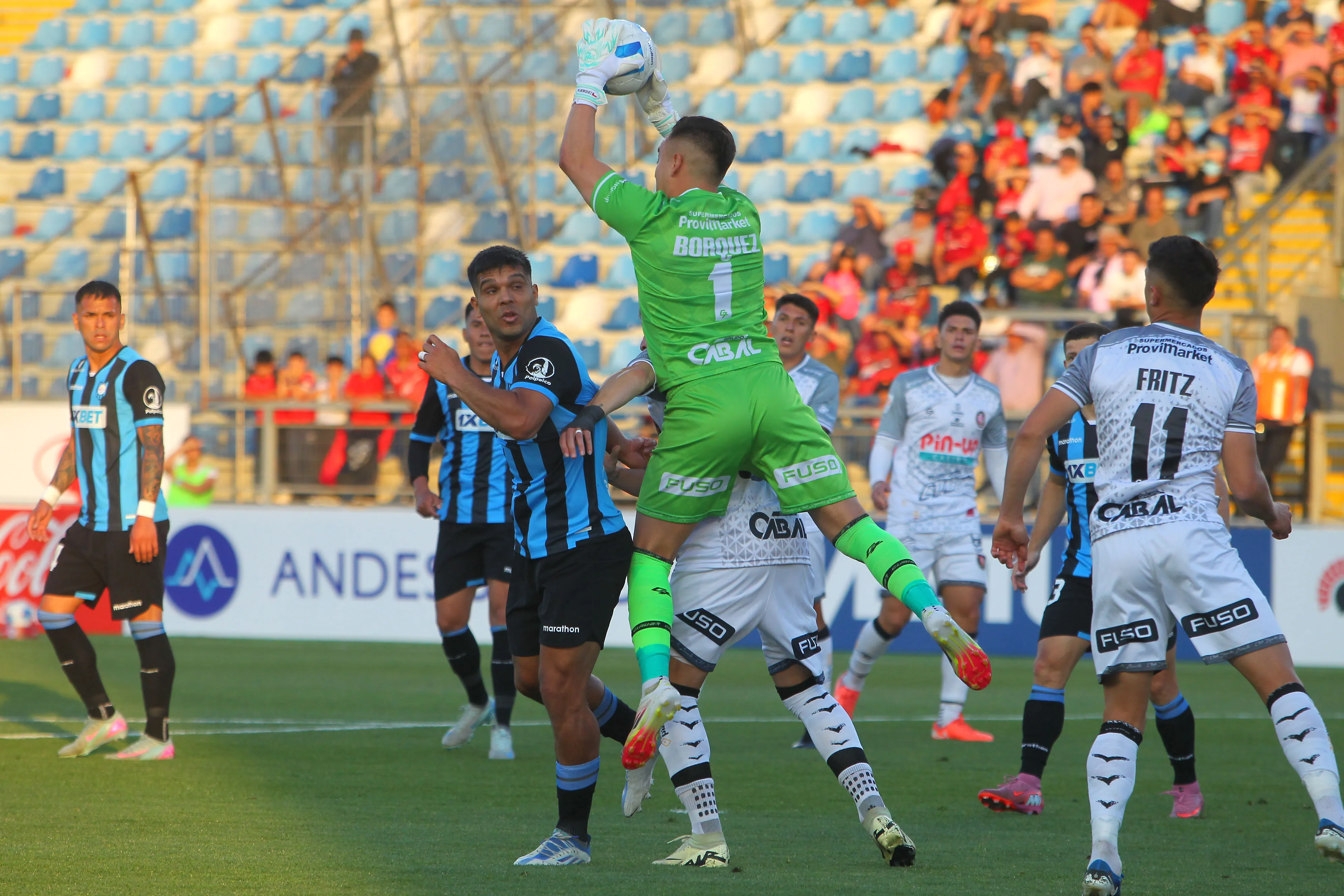 Matías Bórquez en acción por la final de la Copa Chile, que Huachipato ganó por penales. (Jorge Loyola/Photosport).