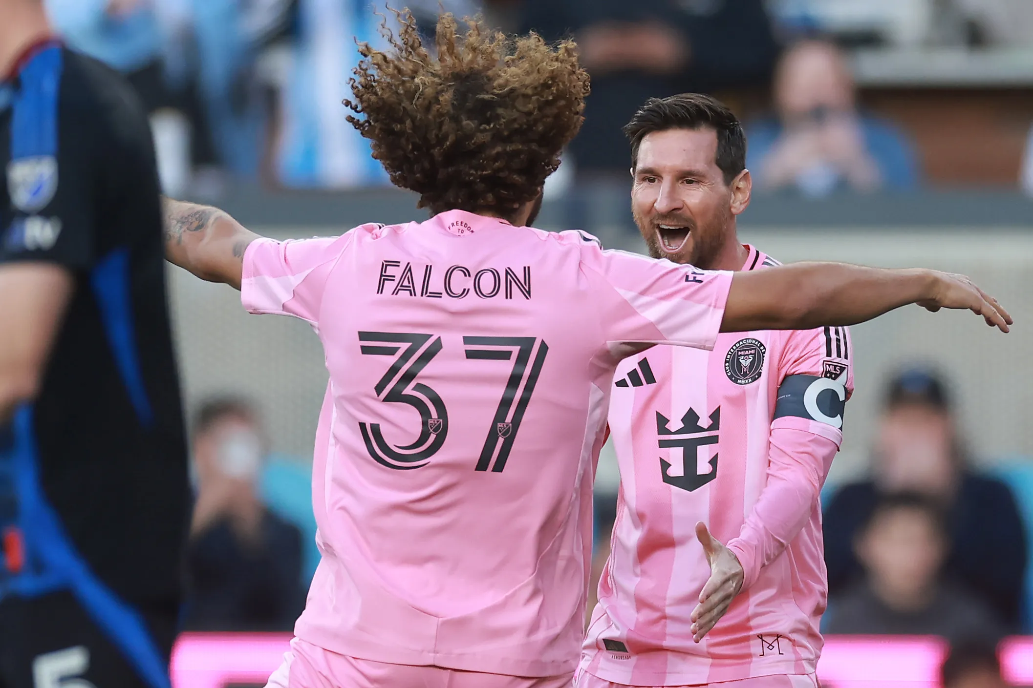 Maxi Falcón celebra junto a Lionel Messi en el Inter Miami. (Ezra Shaw/Getty Images)