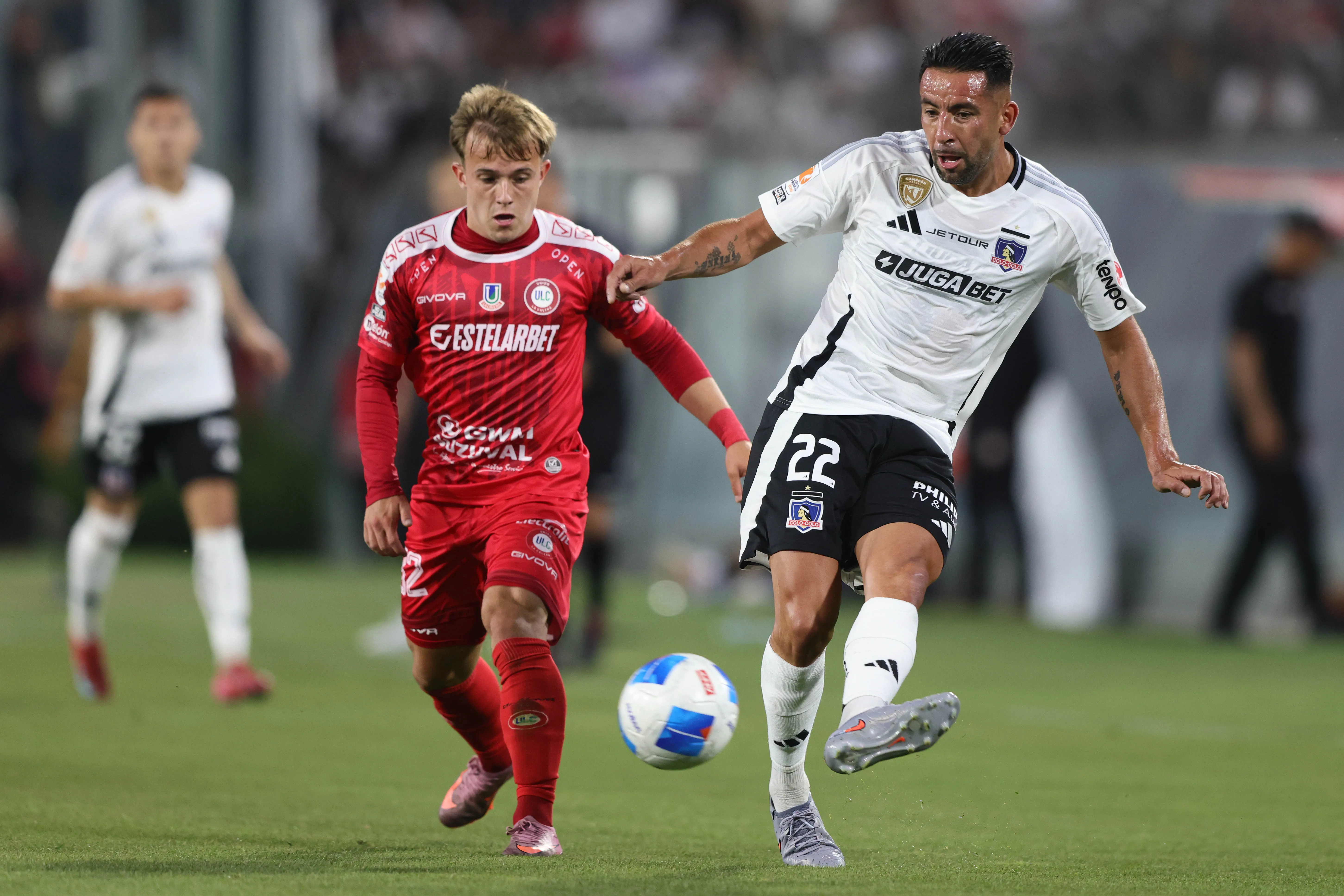 Mauricio Isla sigue sin equipo. Foto: Felipe Zanca/Photosport