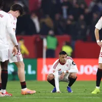 Hasta doce fechas de suspensión: Alexis y Suazo sufren en el Sevilla