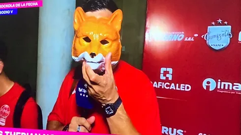 Hernán Galíndez eligió la máscara de zorra en la entrevista.