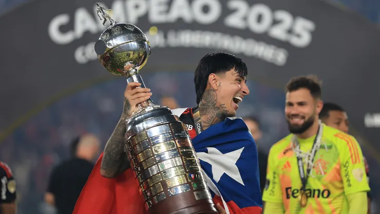 Erick Pulgar va por otro título con Flamengo.