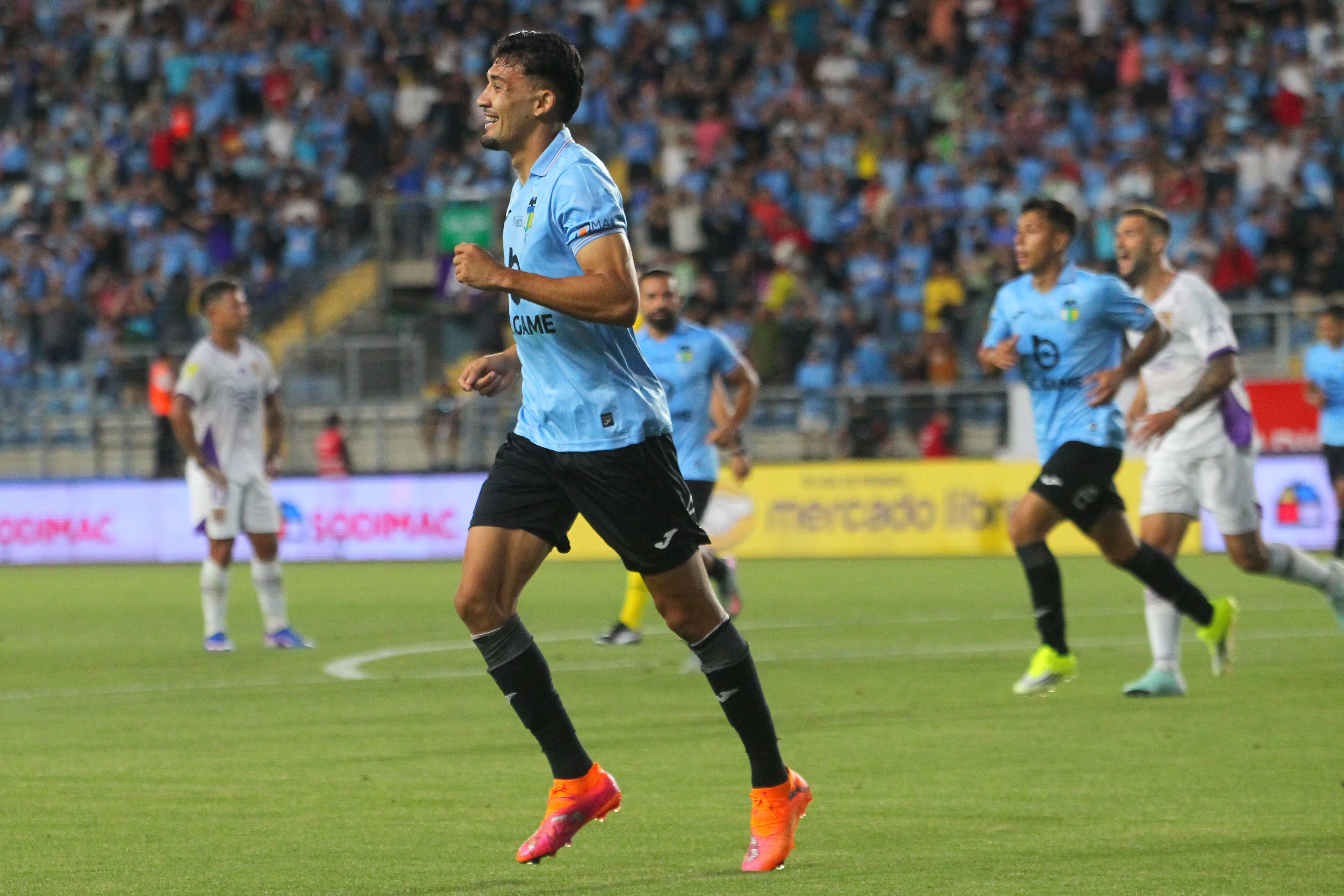 Arnaldo Castillo inició la temporada como el “9” titular /Photosport