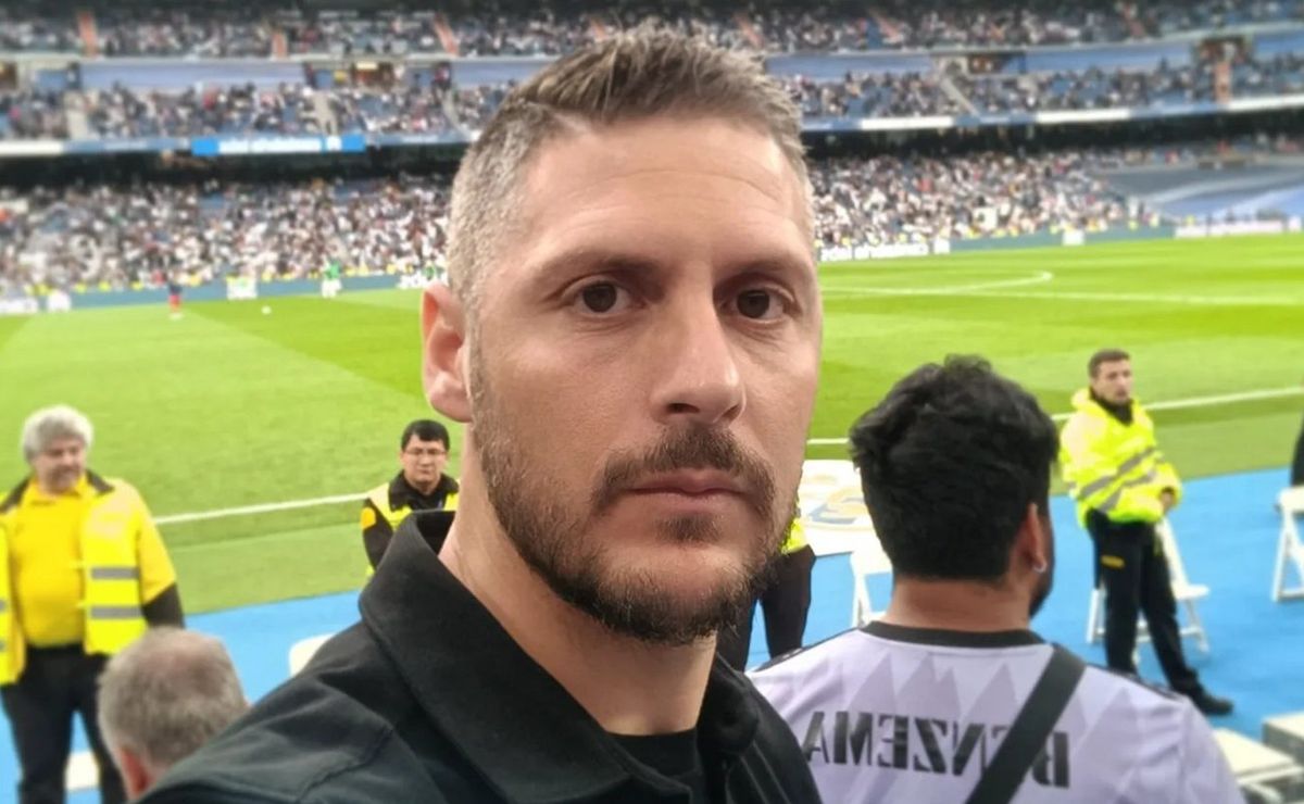 ¿Quién es  Nikolaos Issaris? El DT griego que impacta el mercado de fichajes chileno