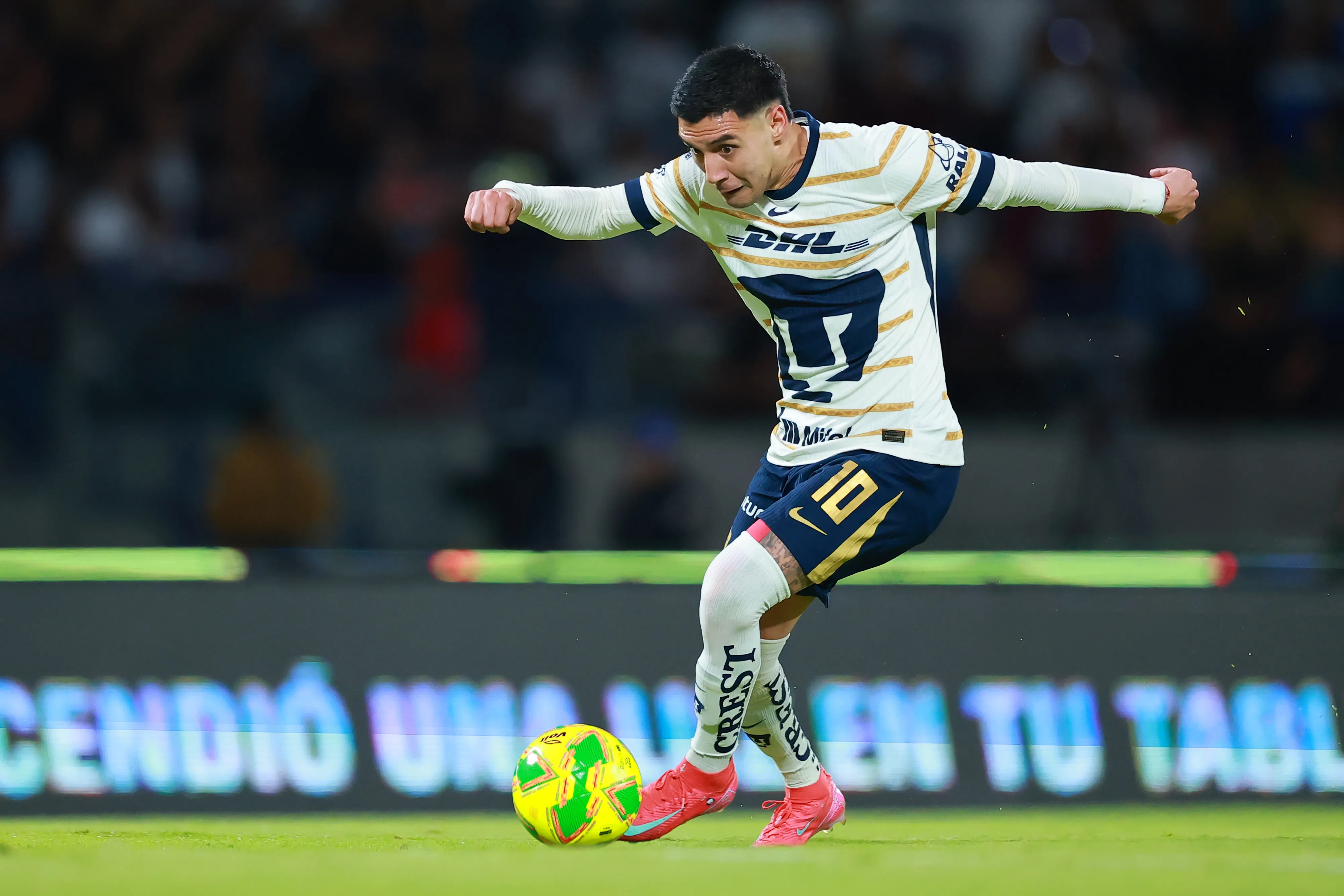 Leonardo Suárez puede ser el fichaje de última hora de Colo Colo. Foto: Getty Images.