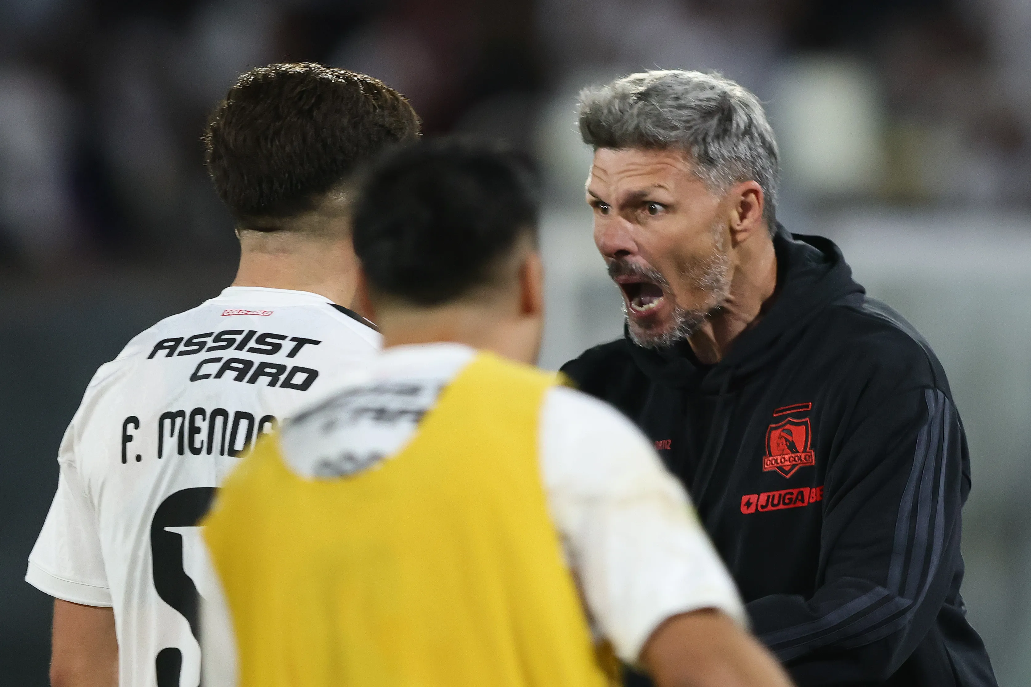 Fernando Ortiz ha sacado a Colo Colo de sus crisis gracias a una prioridad dentro de la cancha. Foto: Photosport.