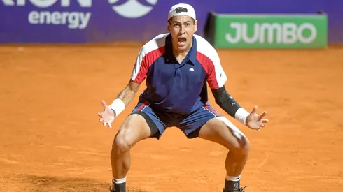 Alejandro Tabilo celebrando su victoria ante Joao Fonseca.